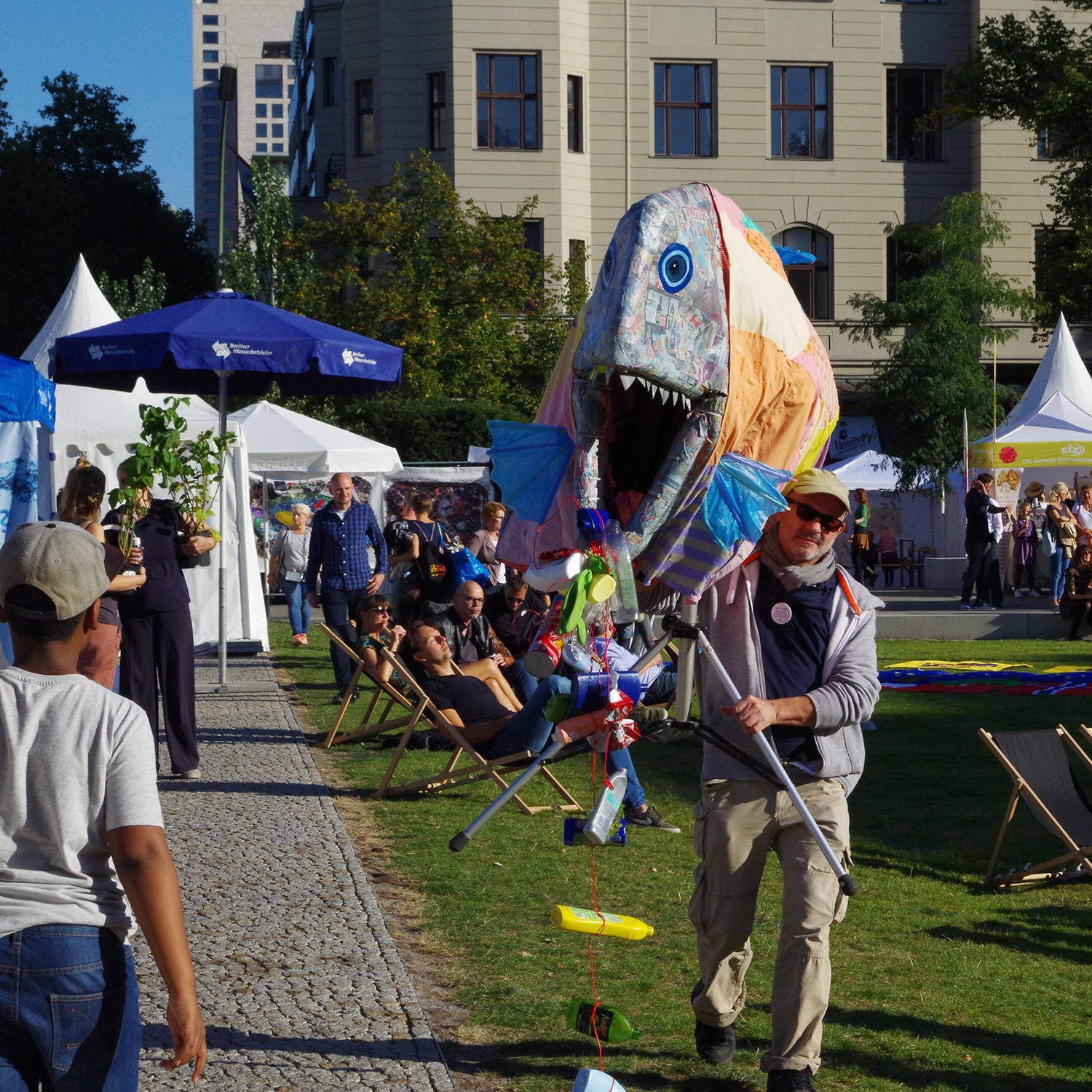 think-global-act-local-2019-steinplatz-muellfisch