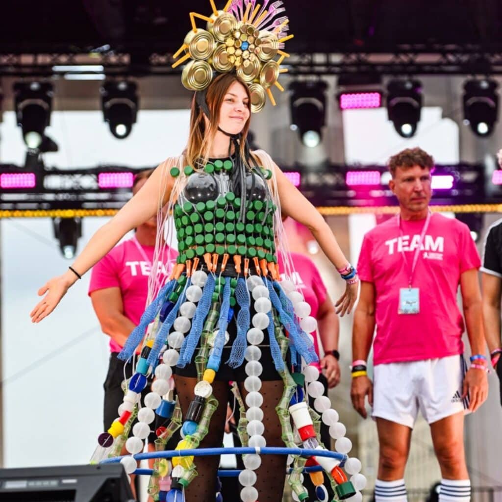 Die Müllprinzessin auf der CSD Bühne